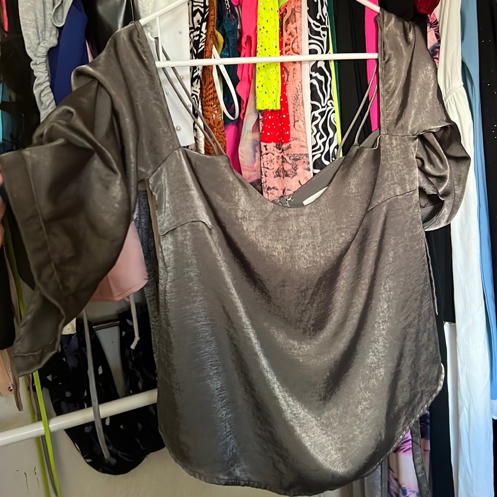 Grey spaghetti shirt with sleeves cute and casual.